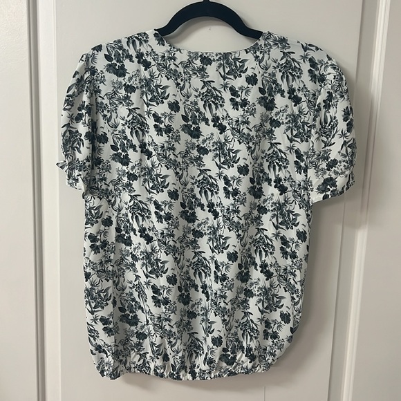 NWT Monday Fun Armani Puff Sleeve Blouse Size M - Picture 6 of 9